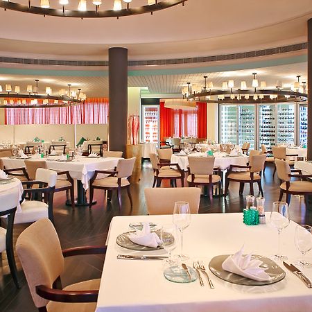 Sofitel Bahrain Zallaq Thalassa Sea & Spa Manama Exterior photo Restaurant