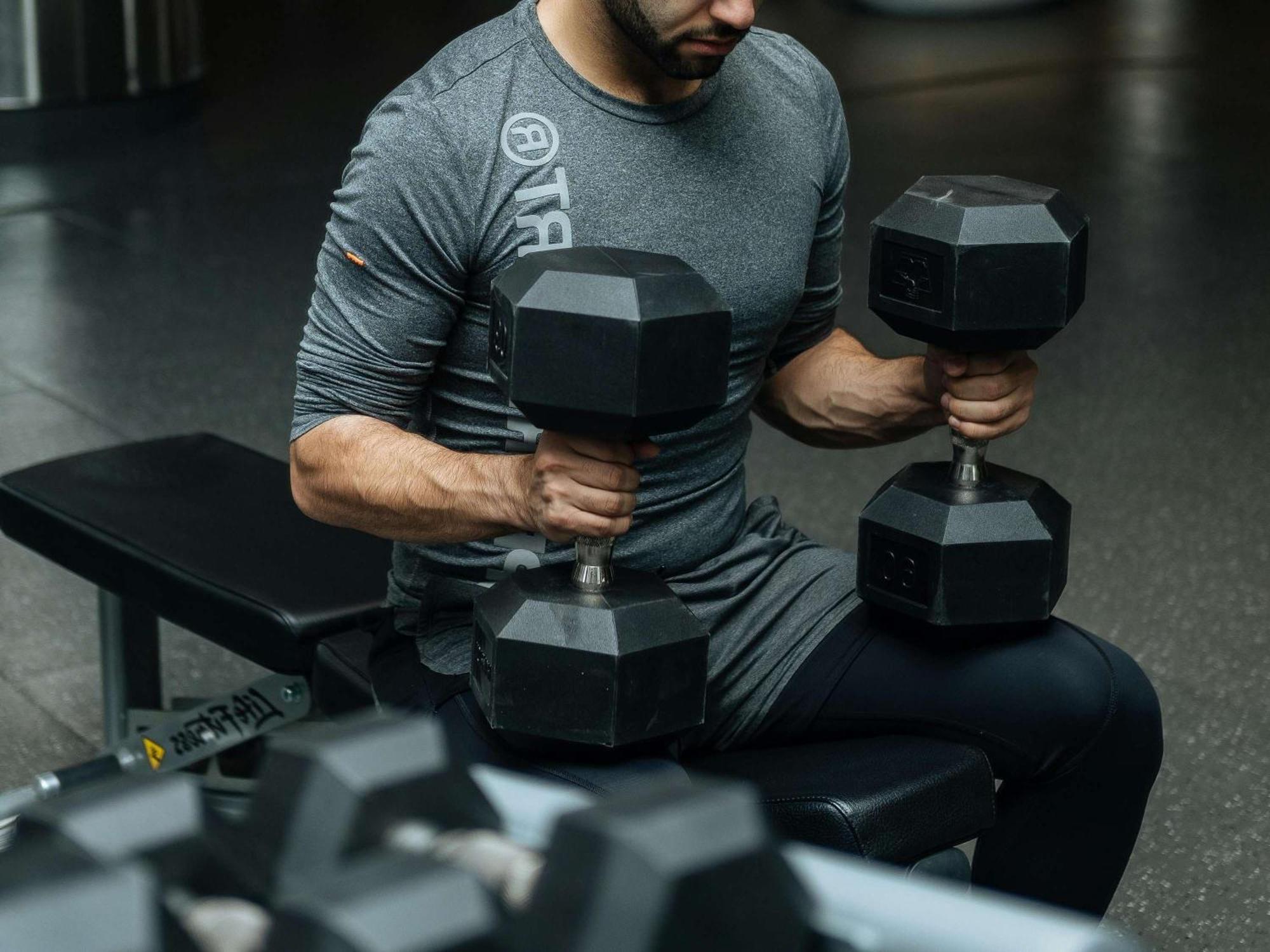 Sofitel Bahrain Zallaq Thalassa Sea & Spa Manama Exterior photo A bodybuilder training with dumbbells